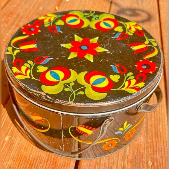 Vintage Pennsylvania Dutch Folk Art Metal Picnic/Sewing Tin Lidded w/Handles - Picture 8 of 9